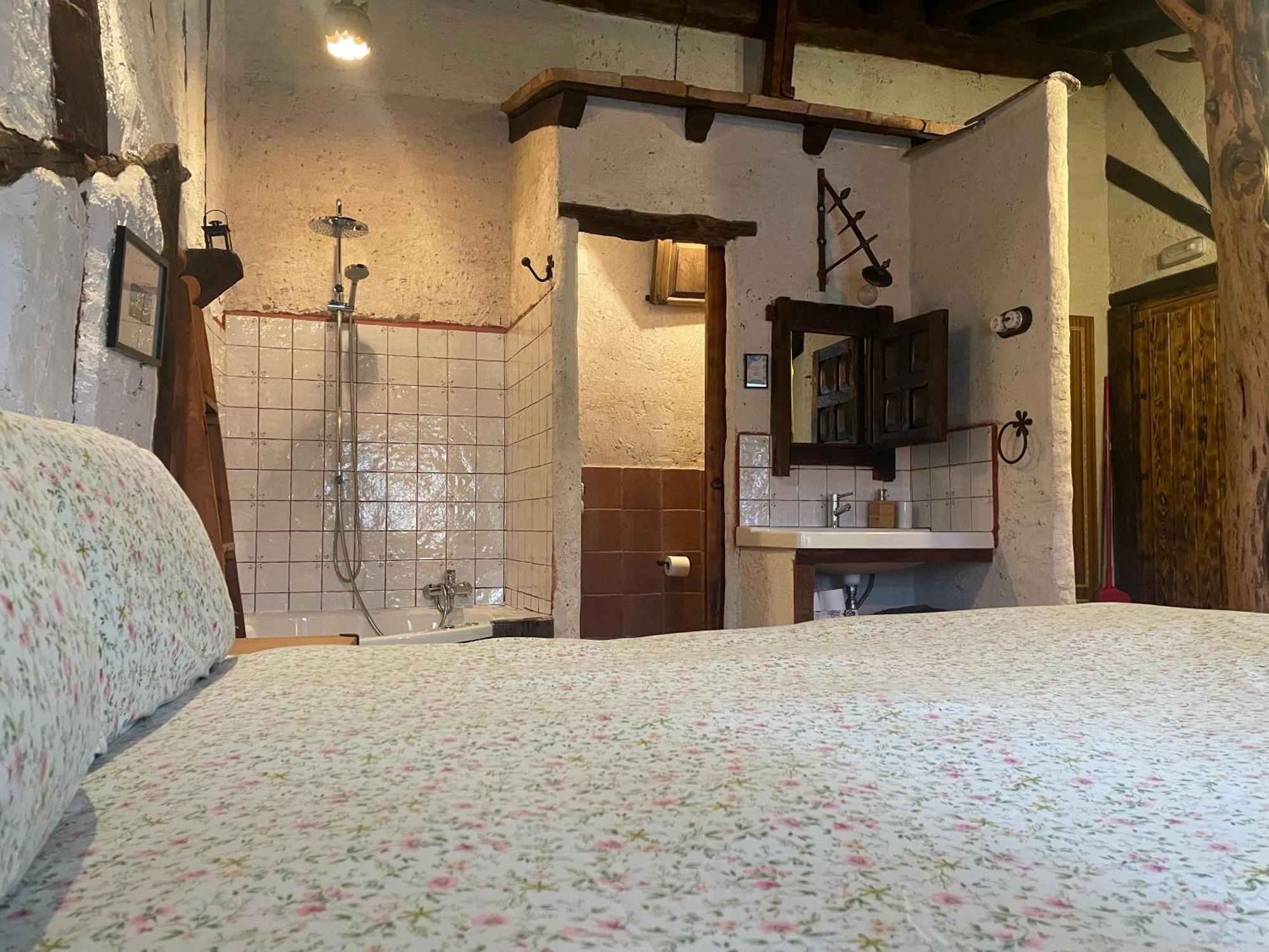 El Bu - Alto Tajo Rural Guadalajara Bed & Breakfast 4*